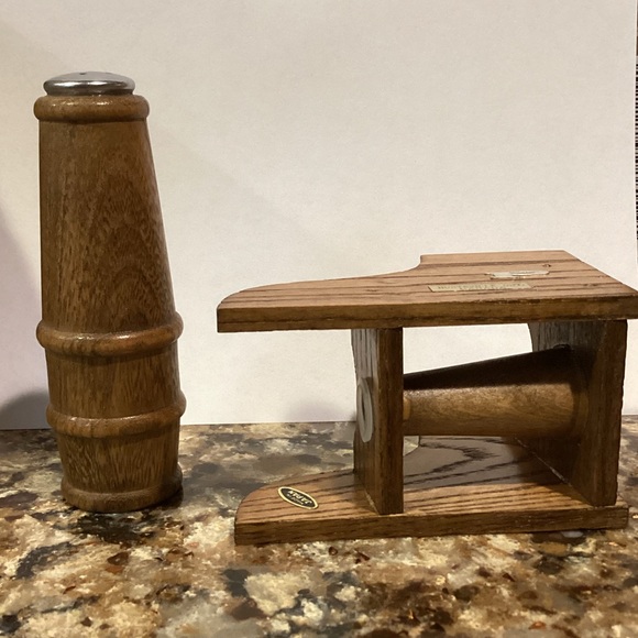 Huntsville Ont Canada Vintage Wooden 2 Piece Cannon Salt & Pepper Table Shakers - Picture 7 of 9
